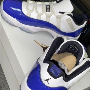 Women Jordan 11 low “ concord sketch “